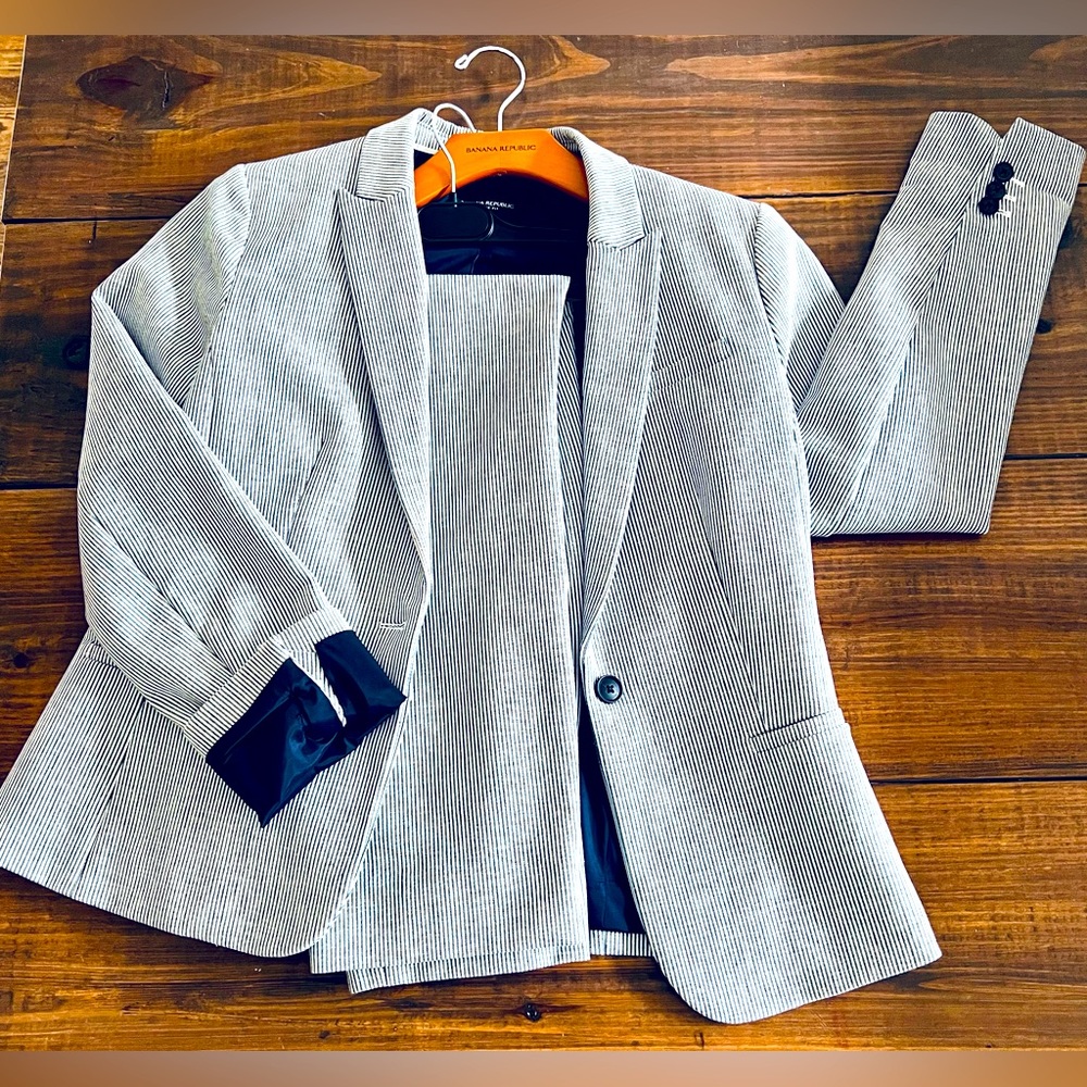 Women’s Banana Republic Suit - Blue/Gray